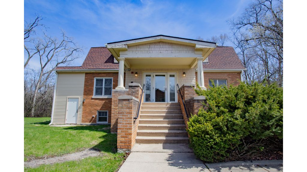 Photo for 1305 Oswego Road, Naperville, IL 60540 (MLS # 12453176)