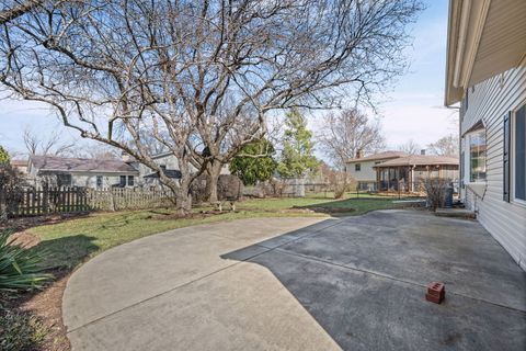 Tiny photo for 224 Downing Road, Buffalo Grove, IL 60089 (MLS # 12583388)