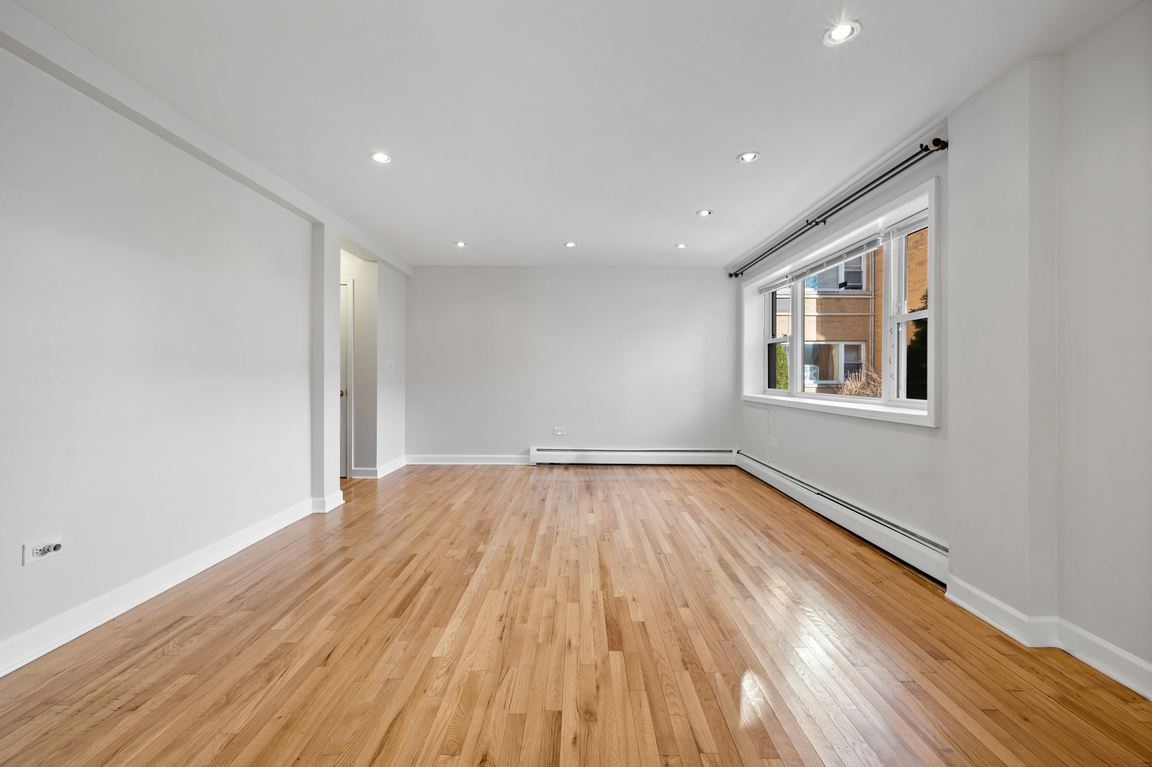 6835 N Seeley Avenue 1J