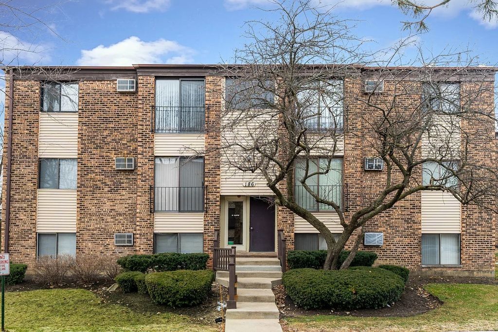 Photo for 186 Dunteman Drive #301, Glendale Heights, IL 60139 (MLS # 12499147)