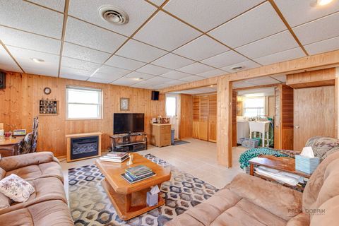 Tiny photo for 338 Ash Avenue, Wood Dale, IL 60191 (MLS # 12628818)