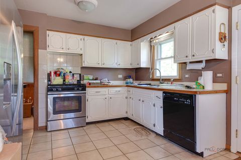 Tiny photo for 338 Ash Avenue, Wood Dale, IL 60191 (MLS # 12628818)