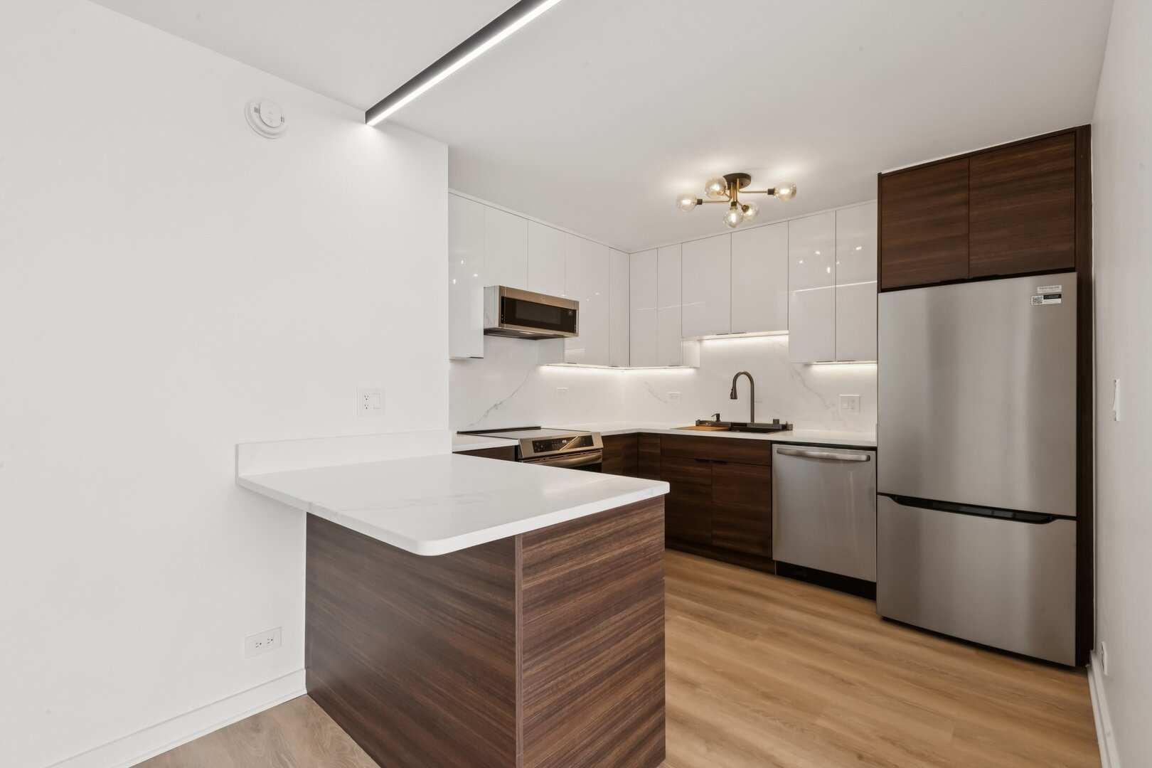 655 W Irving Park Road 4212