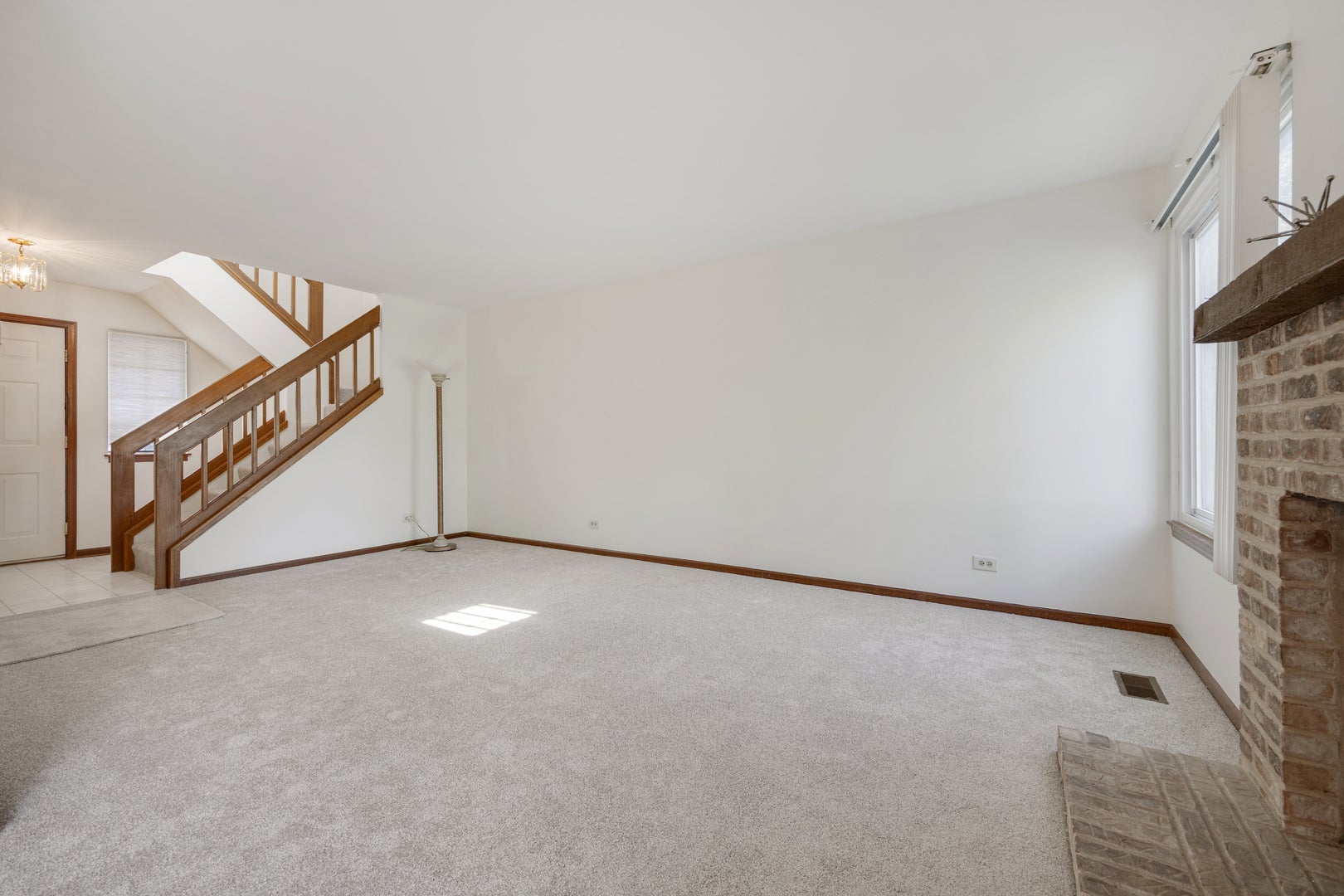 216 Brittany Drive 8E-2