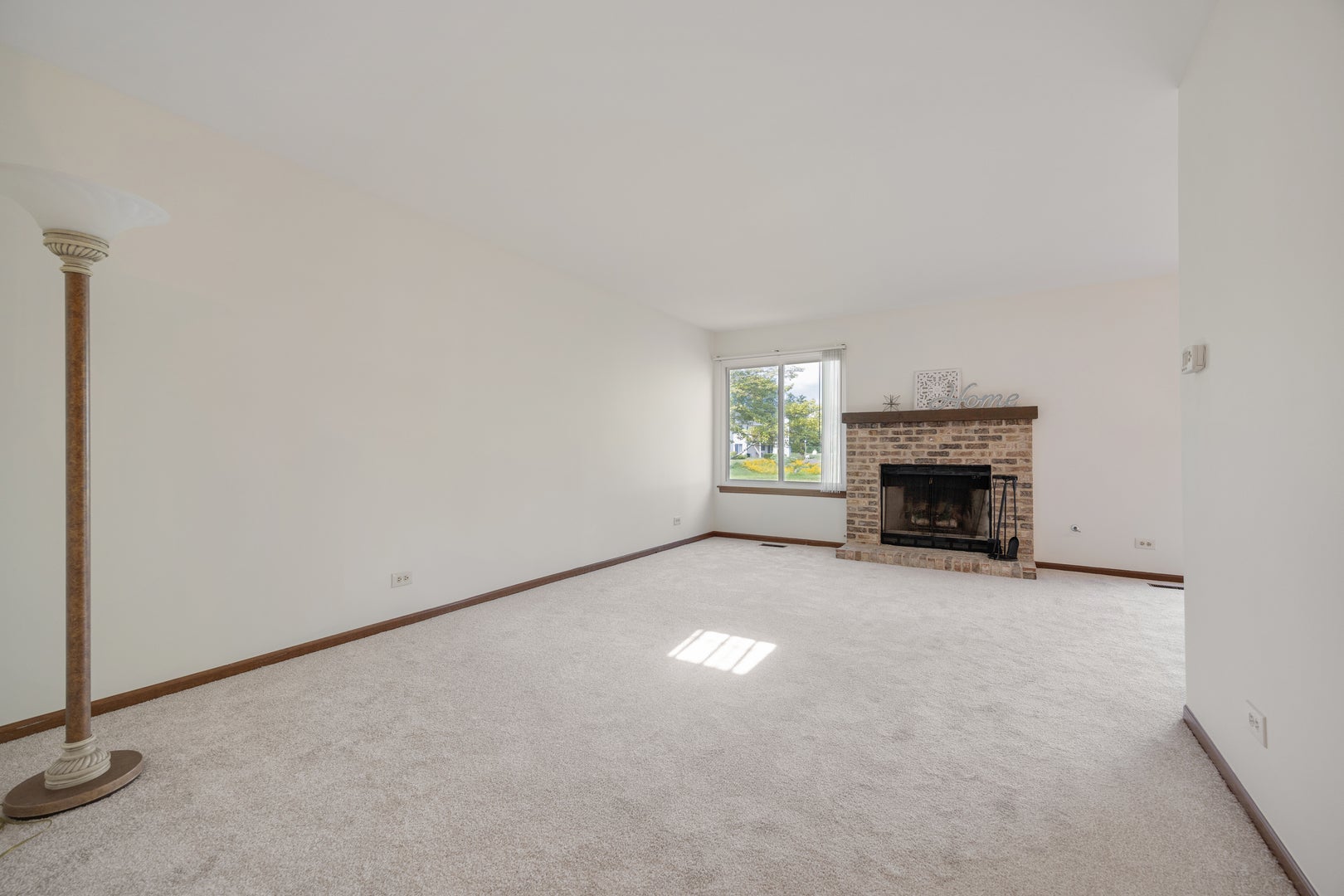 216 Brittany Drive 8E-2