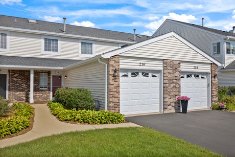 Photo of 216 Brittany Drive #8E-2, Streamwood, IL 60107 (MLS # 12723351)