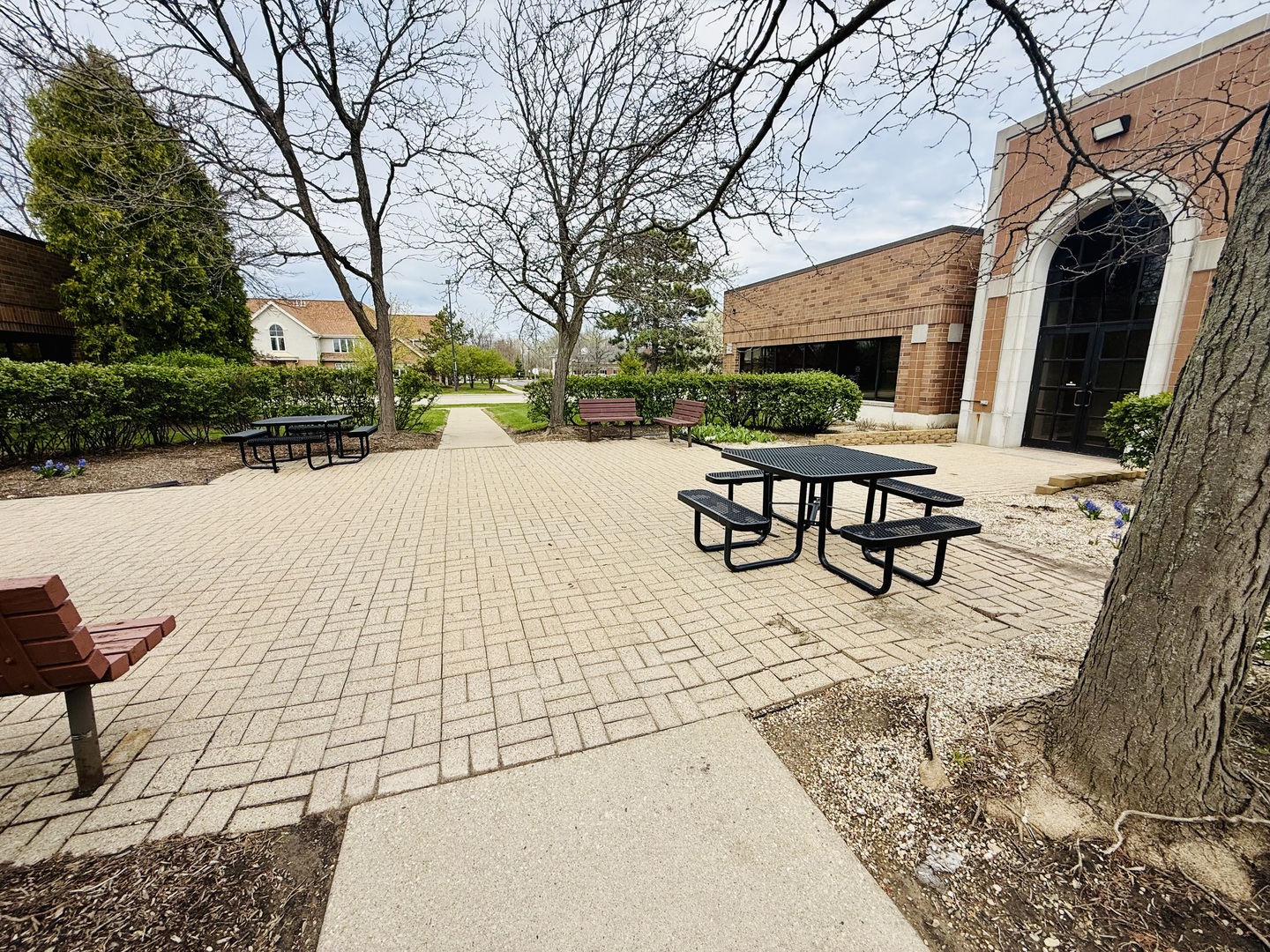 945 Lakeview Parkway 180