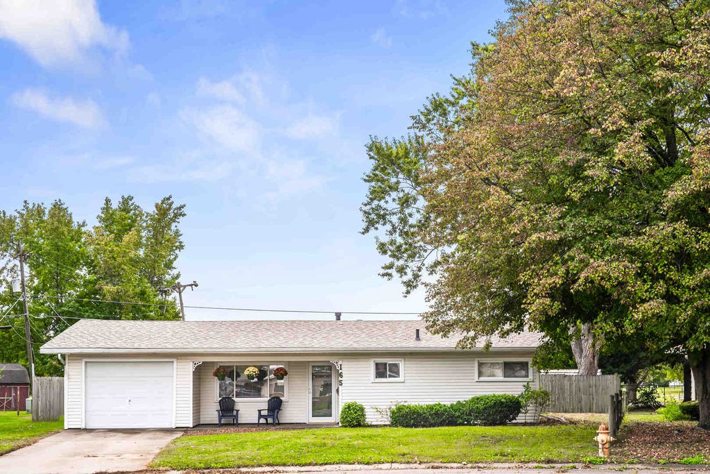 Photo for 165 Mayfair Drive, Lincoln, IL 62656 (MLS # 12477246)