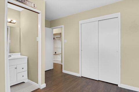 Tiny photo for 165 Mayfair Drive, Lincoln, IL 62656 (MLS # 12477246)