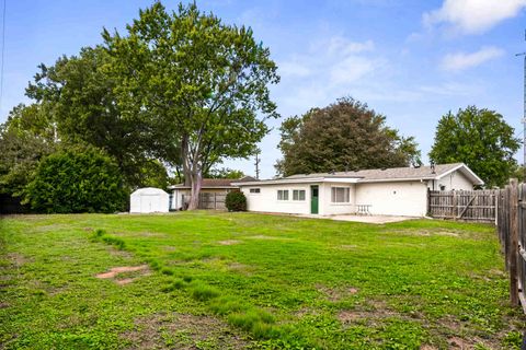 Tiny photo for 165 Mayfair Drive, Lincoln, IL 62656 (MLS # 12477246)