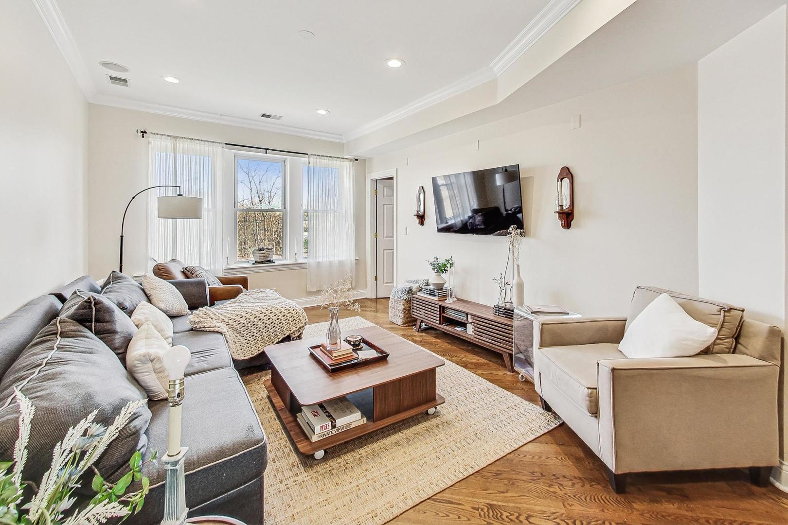 6150 N RAVENSWOOD Avenue 3