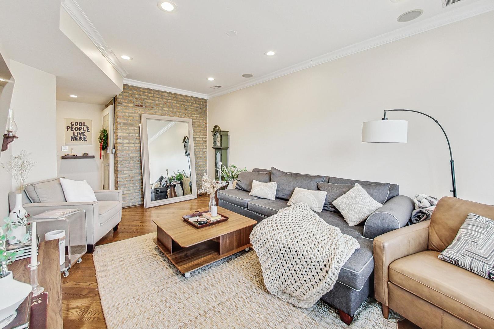 6150 N RAVENSWOOD Avenue 3