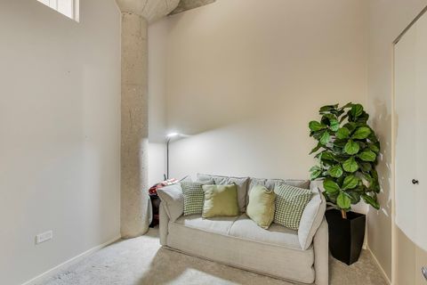Tiny photo for 900 N Kingsbury Street #812, Chicago, IL 60610 (MLS # 12570084)