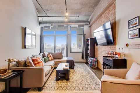 Tiny photo for 900 N Kingsbury Street #812, Chicago, IL 60610 (MLS # 12570084)