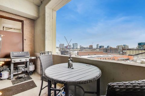 Tiny photo for 900 N Kingsbury Street #812, Chicago, IL 60610 (MLS # 12570084)