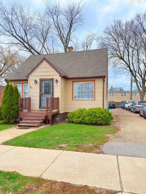 Tiny photo for 224 N WOLF Road, Wheeling, IL 60090 (MLS # 12623579)