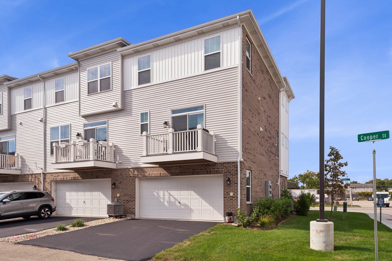 1533 Executive Way