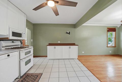 Tiny photo for 5910 W 88th Street, Oak Lawn, IL 60453 (MLS # 12650125)