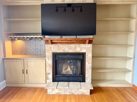 Tiny photo for 721 Adams Street, Ottawa, IL 61350 (MLS # 12564947)