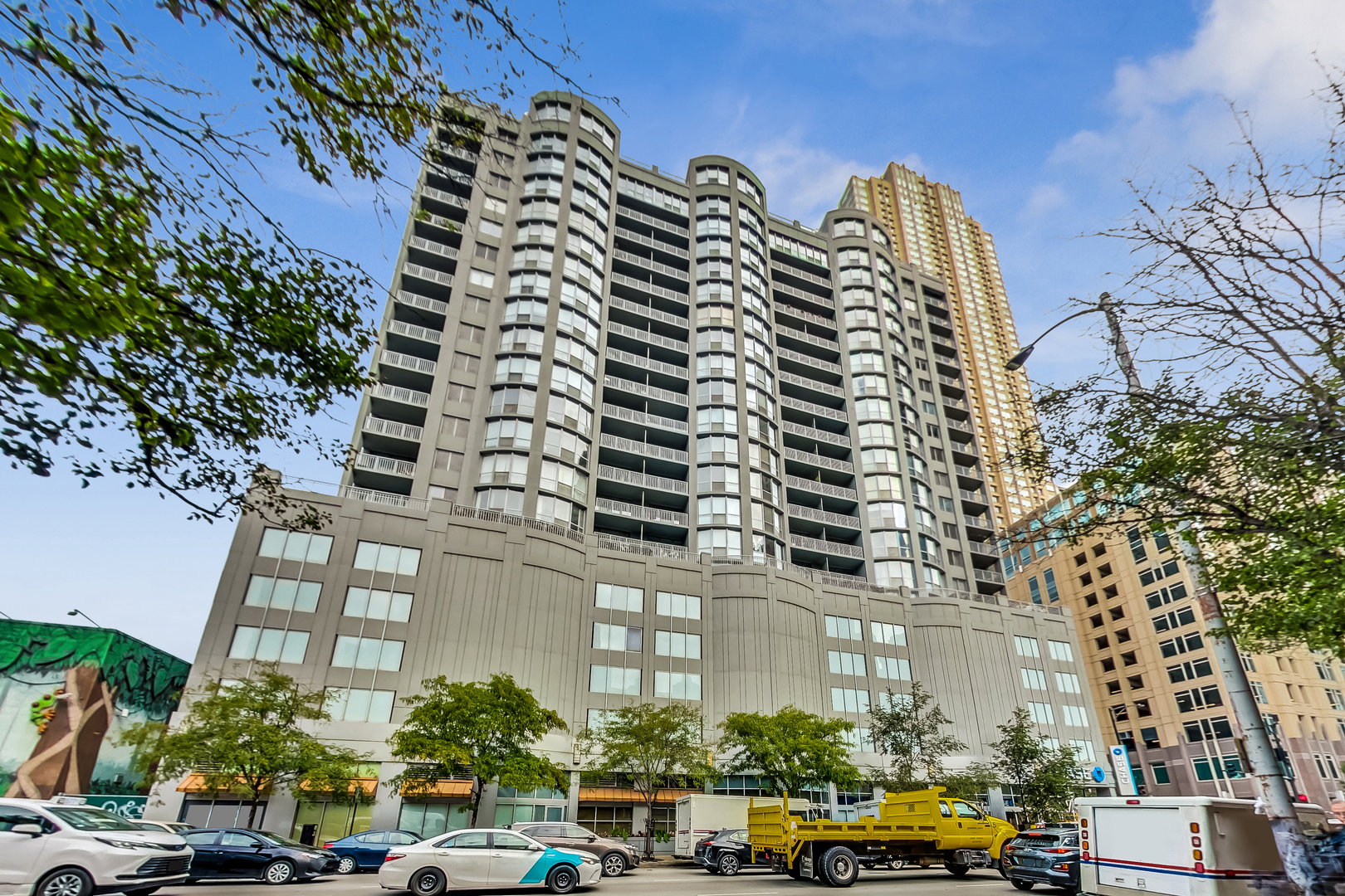 600 N DEARBORN Street 1006