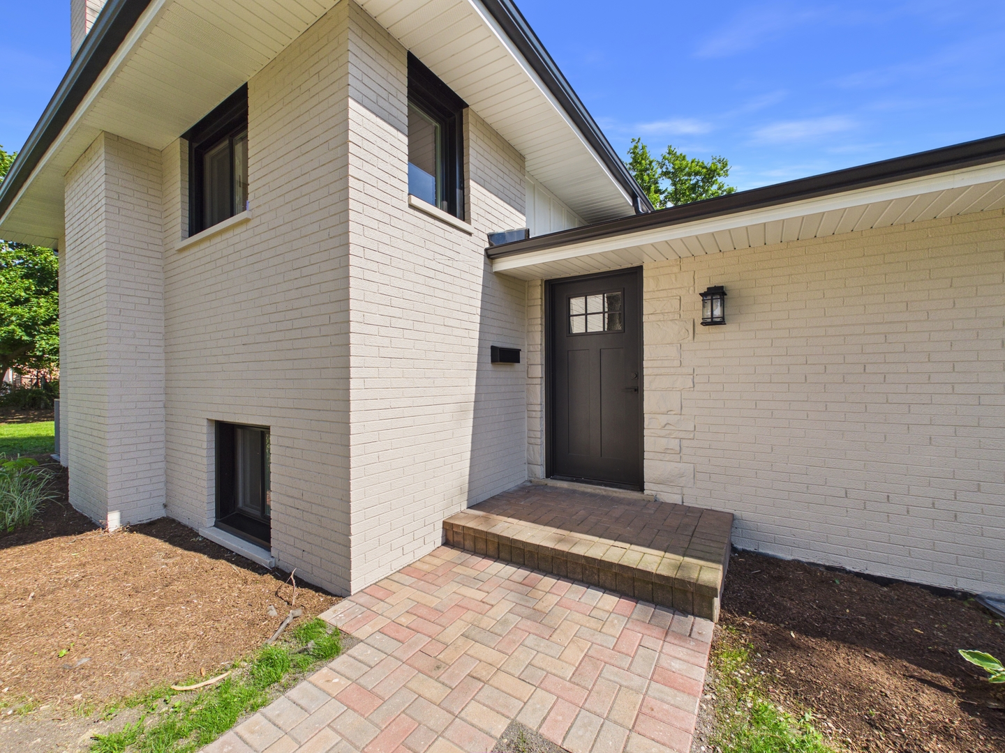 423 N Aldine Avenue