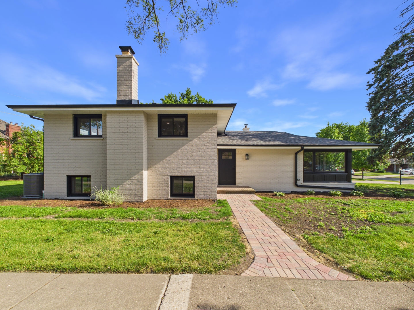 423 N Aldine Avenue