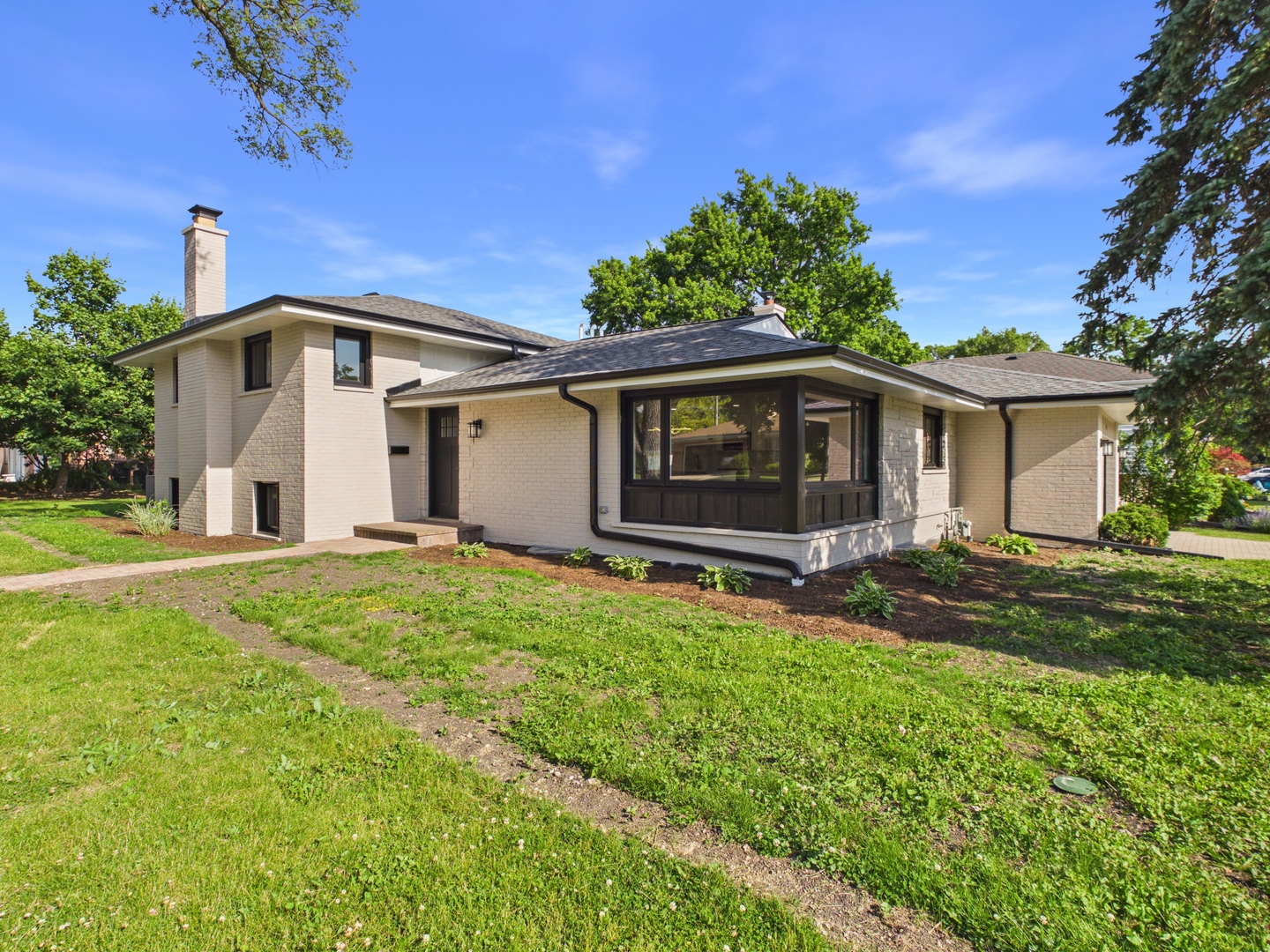 423 N Aldine Avenue