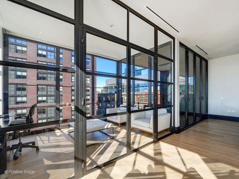 Tiny photo for 1109 W WASHINGTON Boulevard #7A, Chicago, IL 60607 (MLS # 12412123)