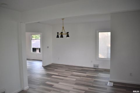 Tiny photo for 926 43RD Street, Rock Island, IL 61201 (MLS # 12586364)