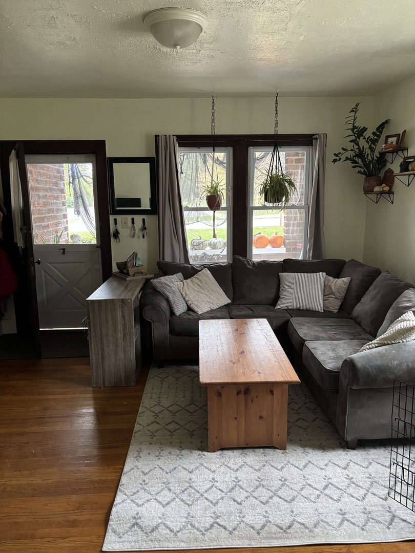 Winfield, Illinois 60190, United States, 6 Bedrooms Bedrooms, ,2 BathroomsBathrooms,Residential,Contingent,231763