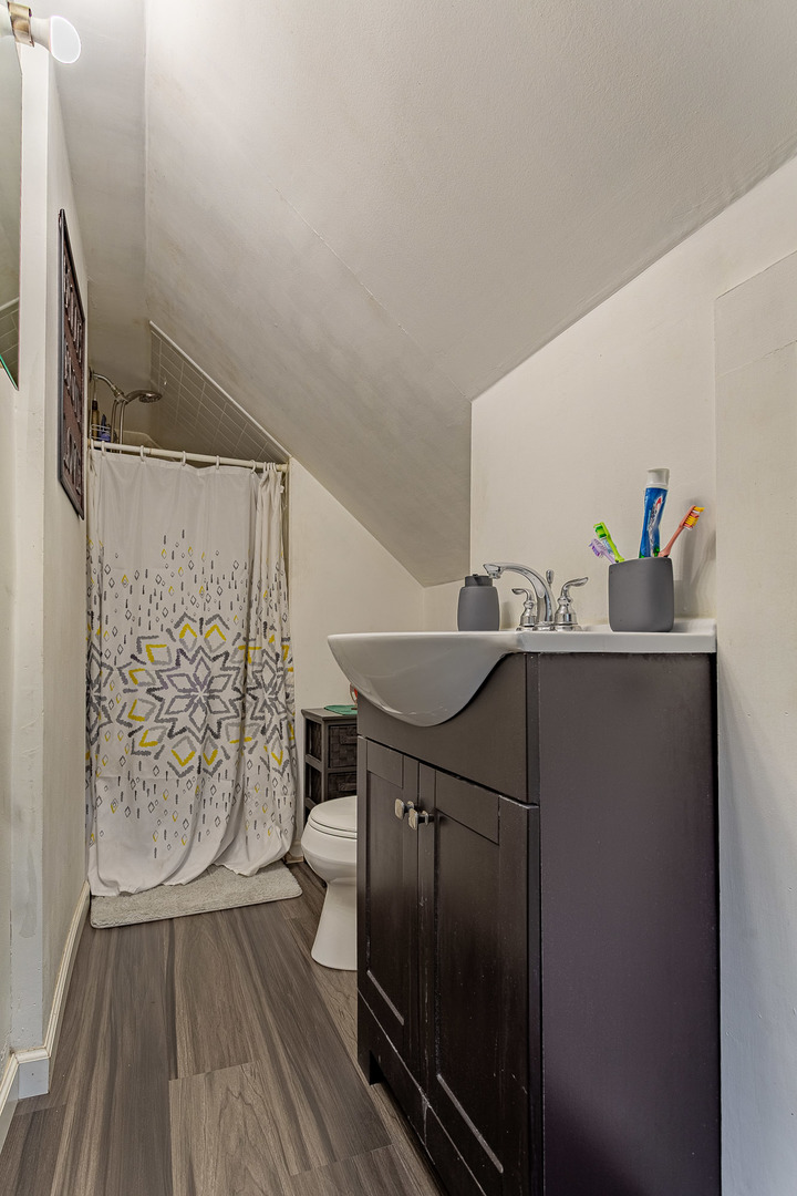 Winfield, Illinois 60190, United States, 6 Bedrooms Bedrooms, ,2 BathroomsBathrooms,Residential,Contingent,231763