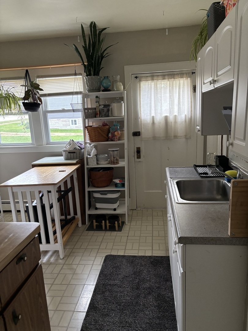 Winfield, Illinois 60190, United States, 6 Bedrooms Bedrooms, ,2 BathroomsBathrooms,Residential,Contingent,231763