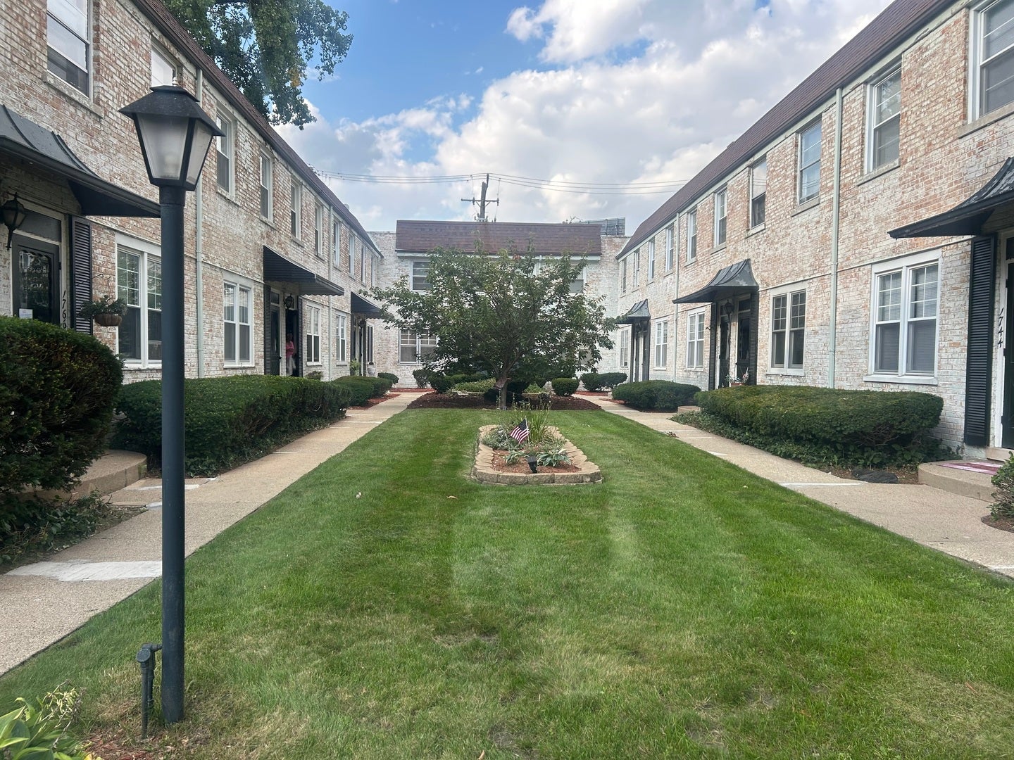 1762 W 95th Place