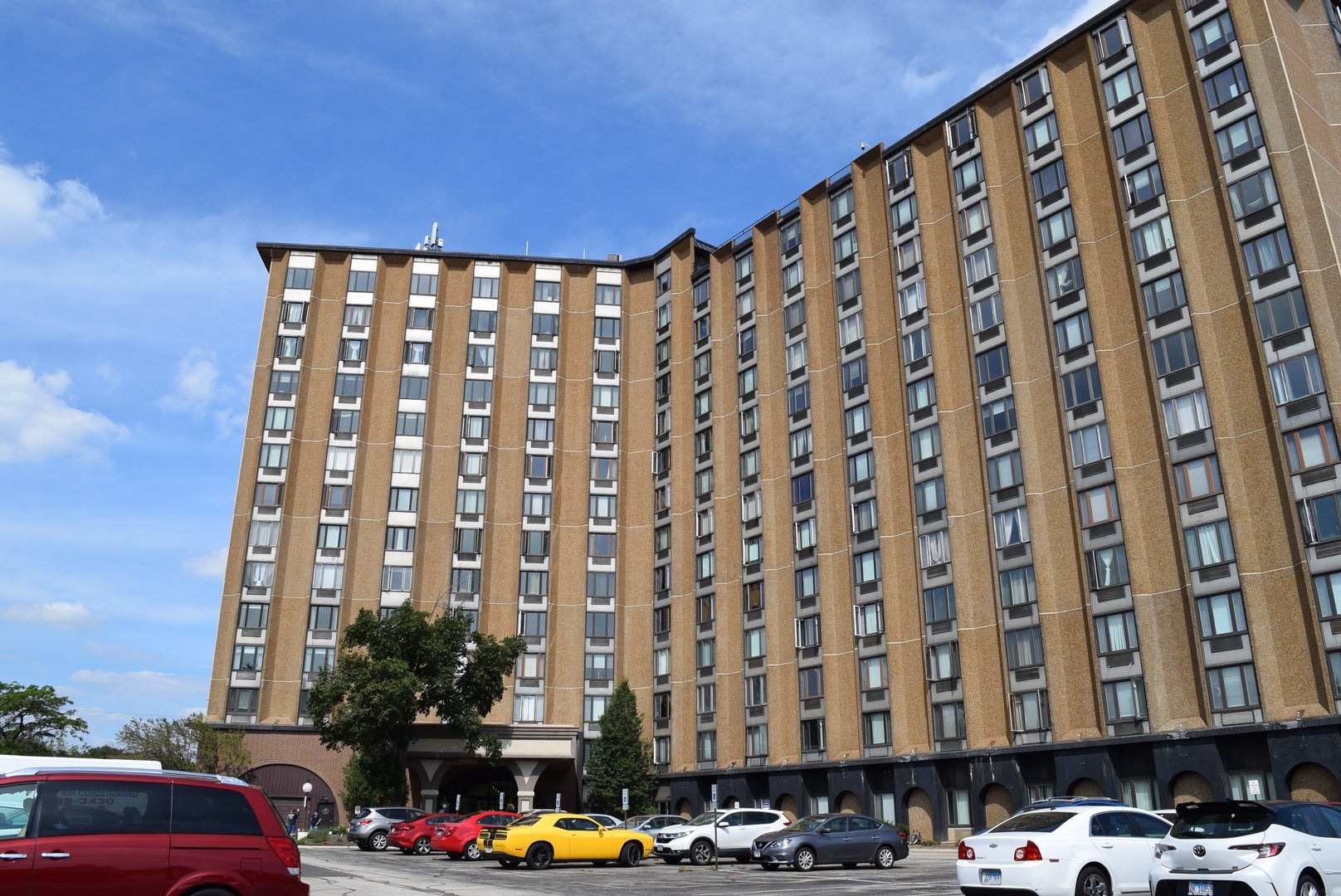 1 Renaissance Place 801