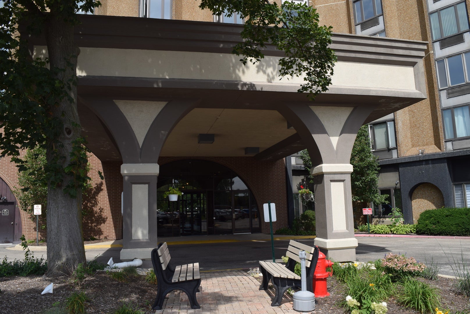 1 Renaissance Place 801