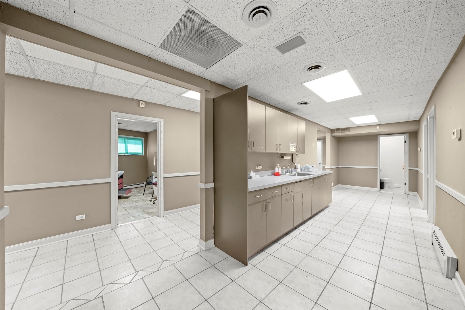 6067 N Northwest Highway, Chicago, IL, 60631 1 6067 N Northwest Highway