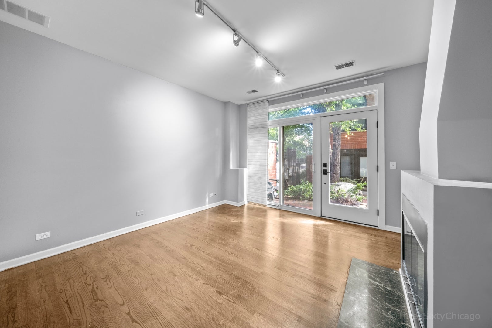 1801 W Diversey Parkway 25