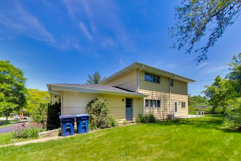 Tiny photo for 245 Ann Street, Clarendon Hills, IL 60514 (MLS # 12678819)