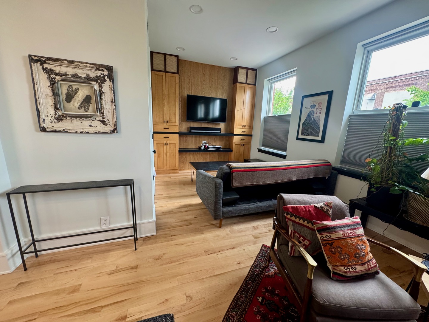 2746 W Chicago Avenue