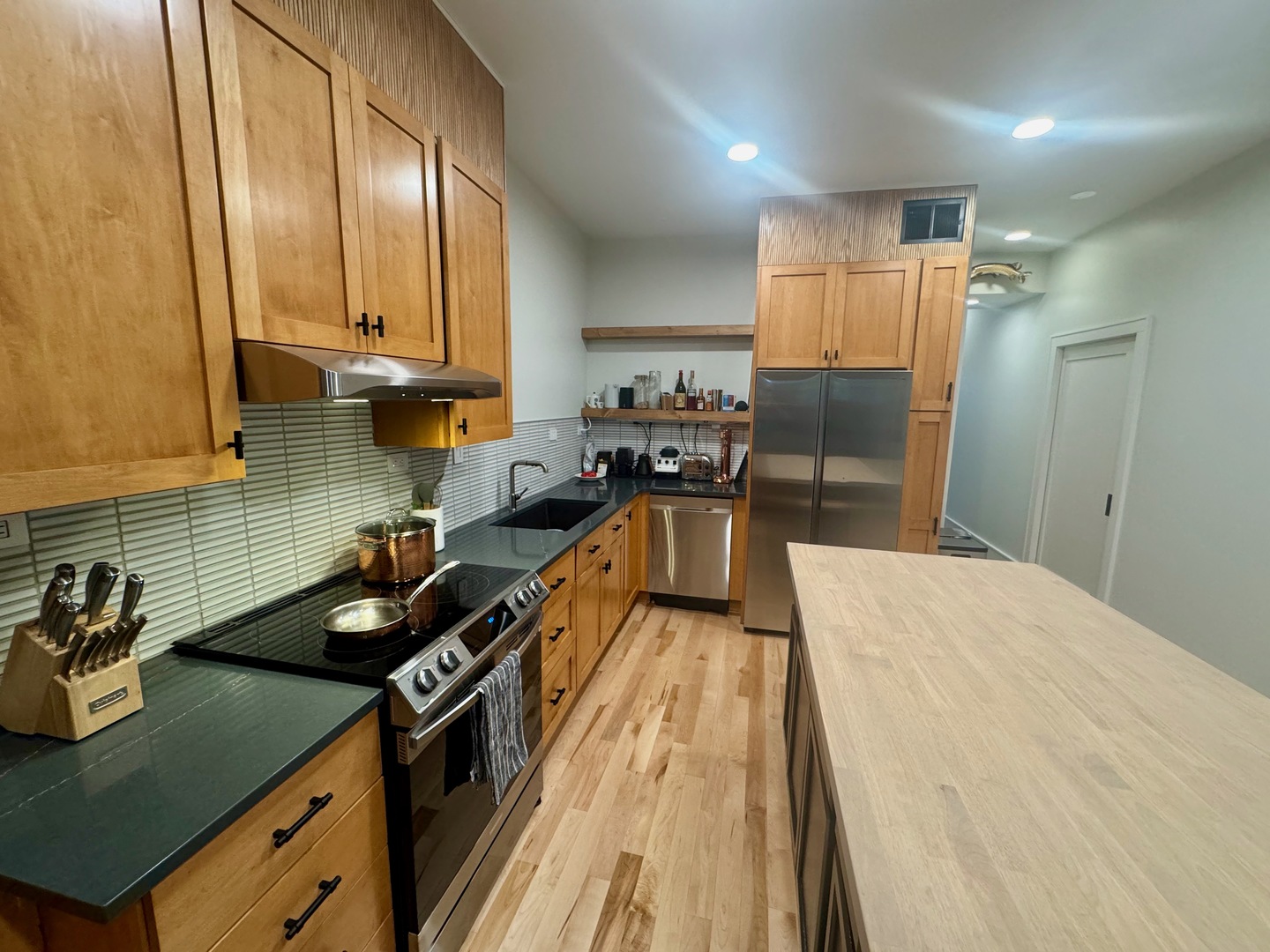 2746 W Chicago Avenue