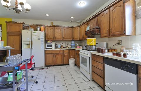 Tiny photo for 91 S Milwaukee Avenue, Vernon Hills, IL 60061 (MLS # 12489628)