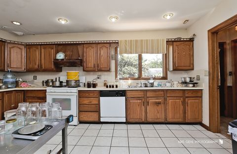 Tiny photo for 91 S Milwaukee Avenue, Vernon Hills, IL 60061 (MLS # 12489628)
