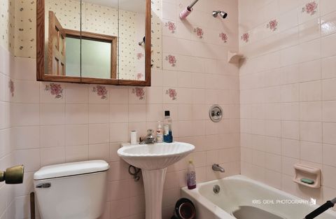 Tiny photo for 91 S Milwaukee Avenue, Vernon Hills, IL 60061 (MLS # 12489628)
