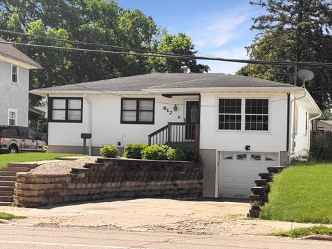 Photo of 817 W Empire Street, Freeport, IL 61032 (MLS # 12605408)