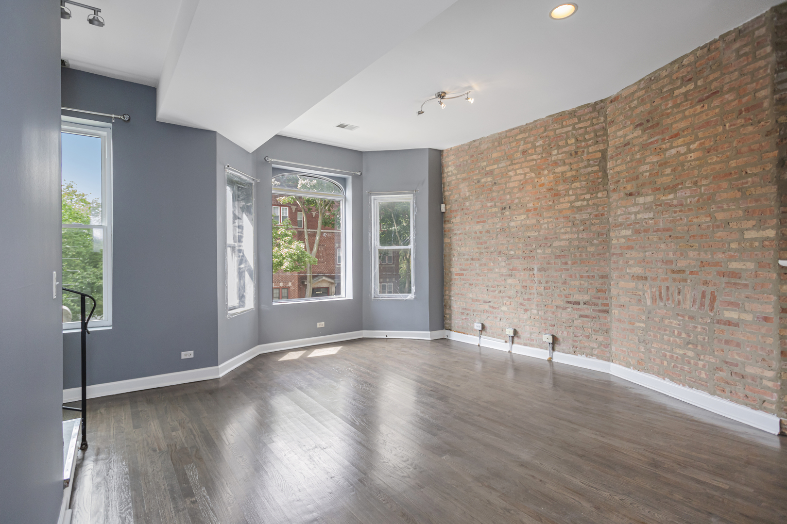 6557 S University Avenue 204