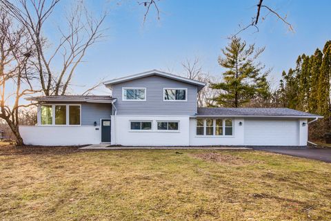 Photo of 2233 Heathercliff Drive, Green Oaks, IL 60048 (MLS # 12543143)