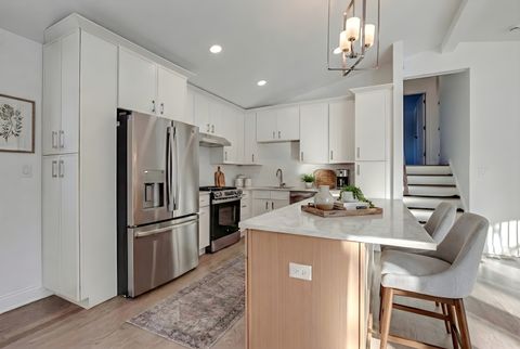 Tiny photo for 2233 Heathercliff Drive, Green Oaks, IL 60048 (MLS # 12543143)