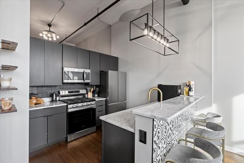 Tiny photo for 1224 W Van Buren Street #304, Chicago, IL 60607 (MLS # 12559919)