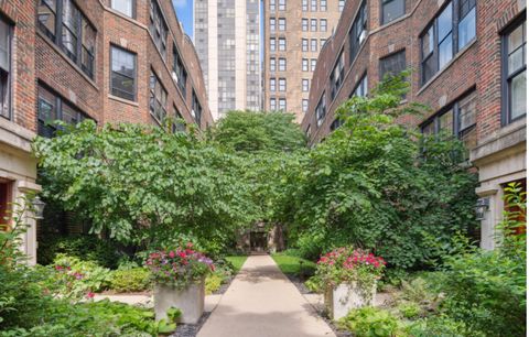 Photo of 2311 N Commonwealth Avenue #2W, Chicago, IL 60614 (MLS # 12577667)