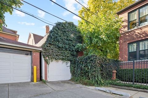 Tiny photo for 832 W Junior Terrace, Chicago, IL 60613 (MLS # 12607622)